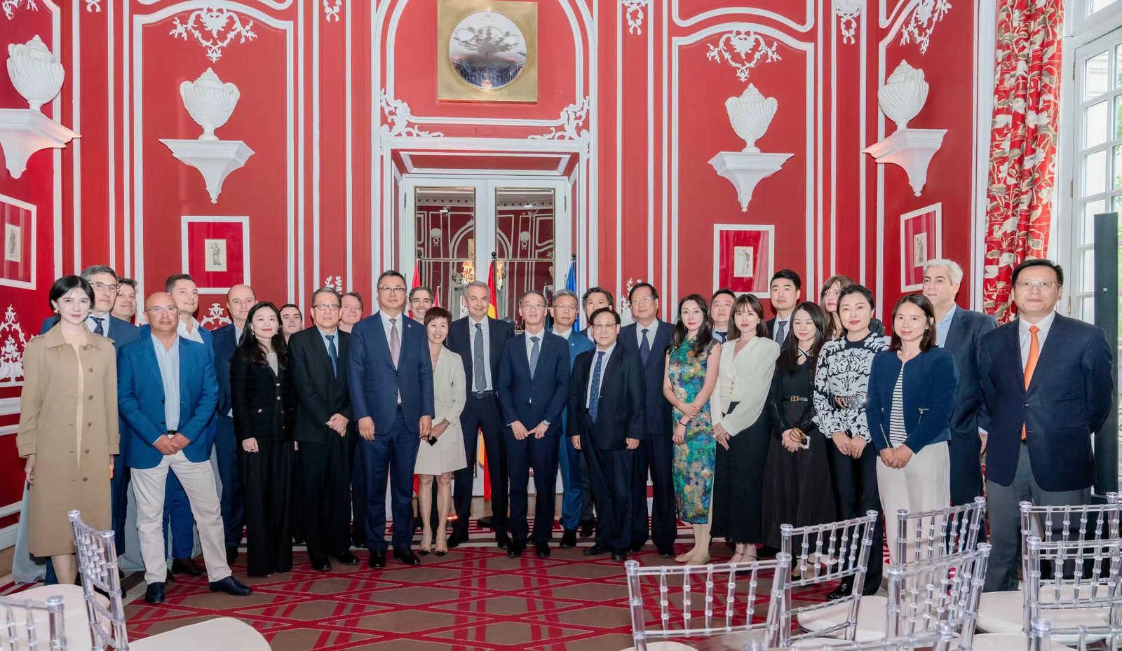 Support enterprises in global expansion